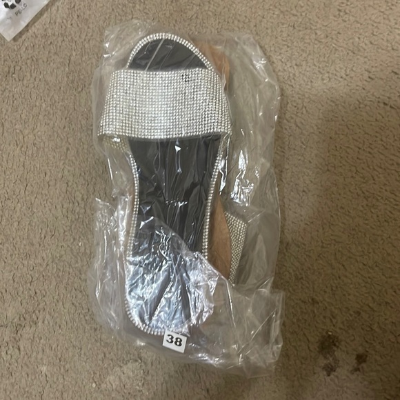 Open Toe Flat Black Sandals (One Size Smaller) - Picture 1 of 3